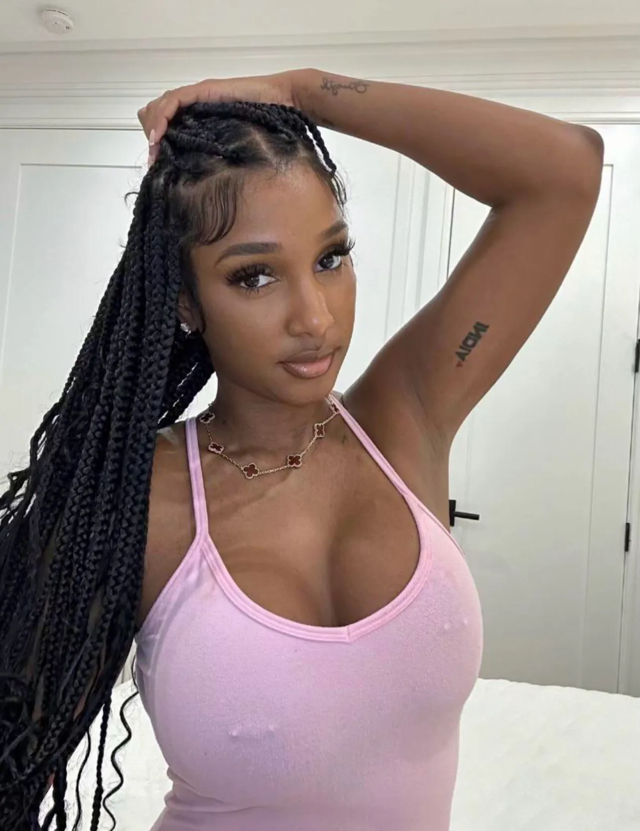 Bernice Burgos camshow