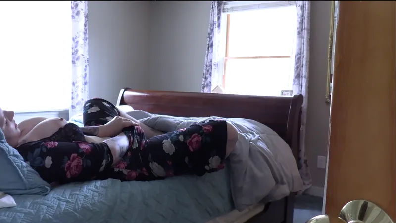 Bettie Bondage camshow