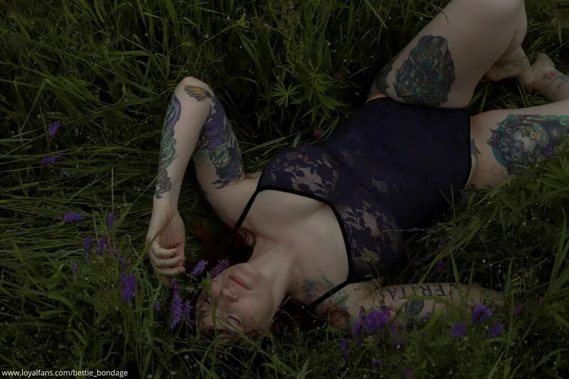 Bettie Bondage camshow