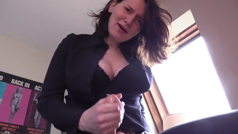 Bettie Bondage camshow