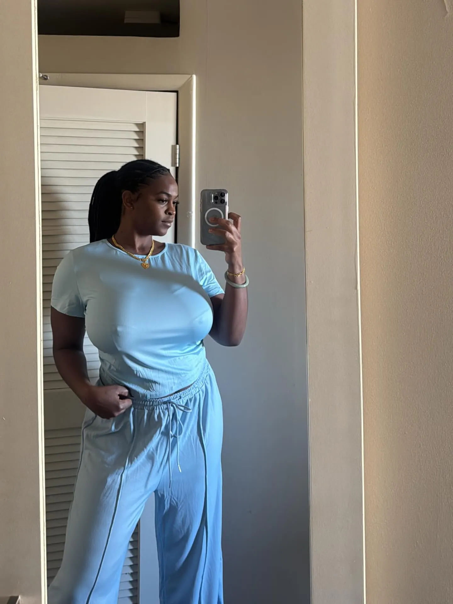 Itsyourgirljg_ camshow
